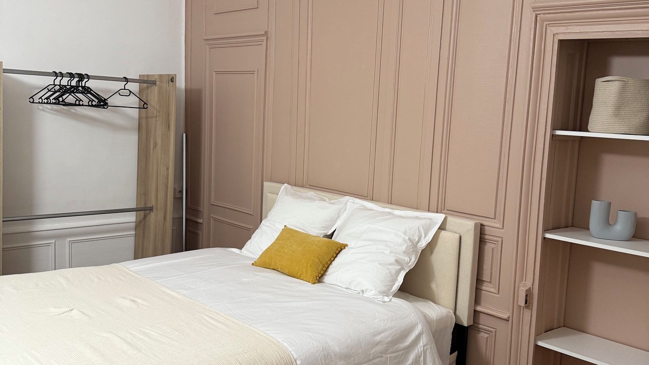 Photo of Bedroom in Chalons-en-Champagne