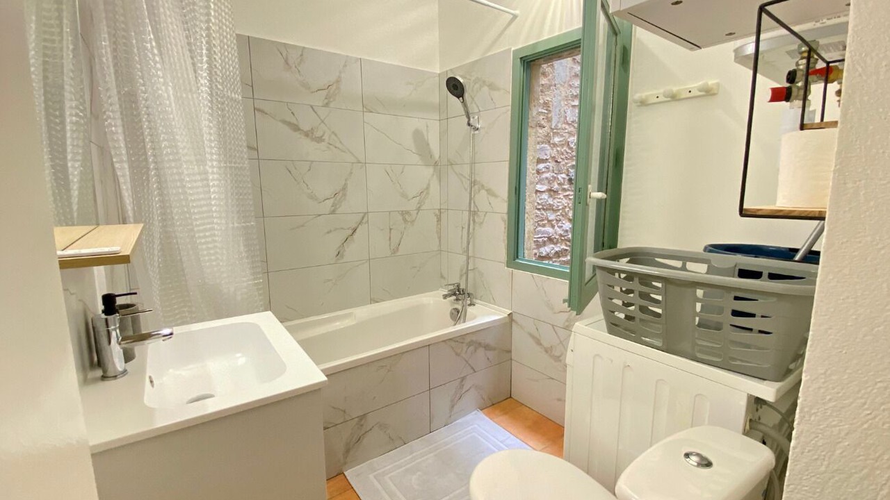 Photo of Bathroom in Nimes City Centre