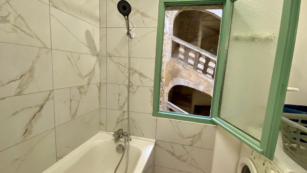 Photo of Bathroom in Nimes City Centre