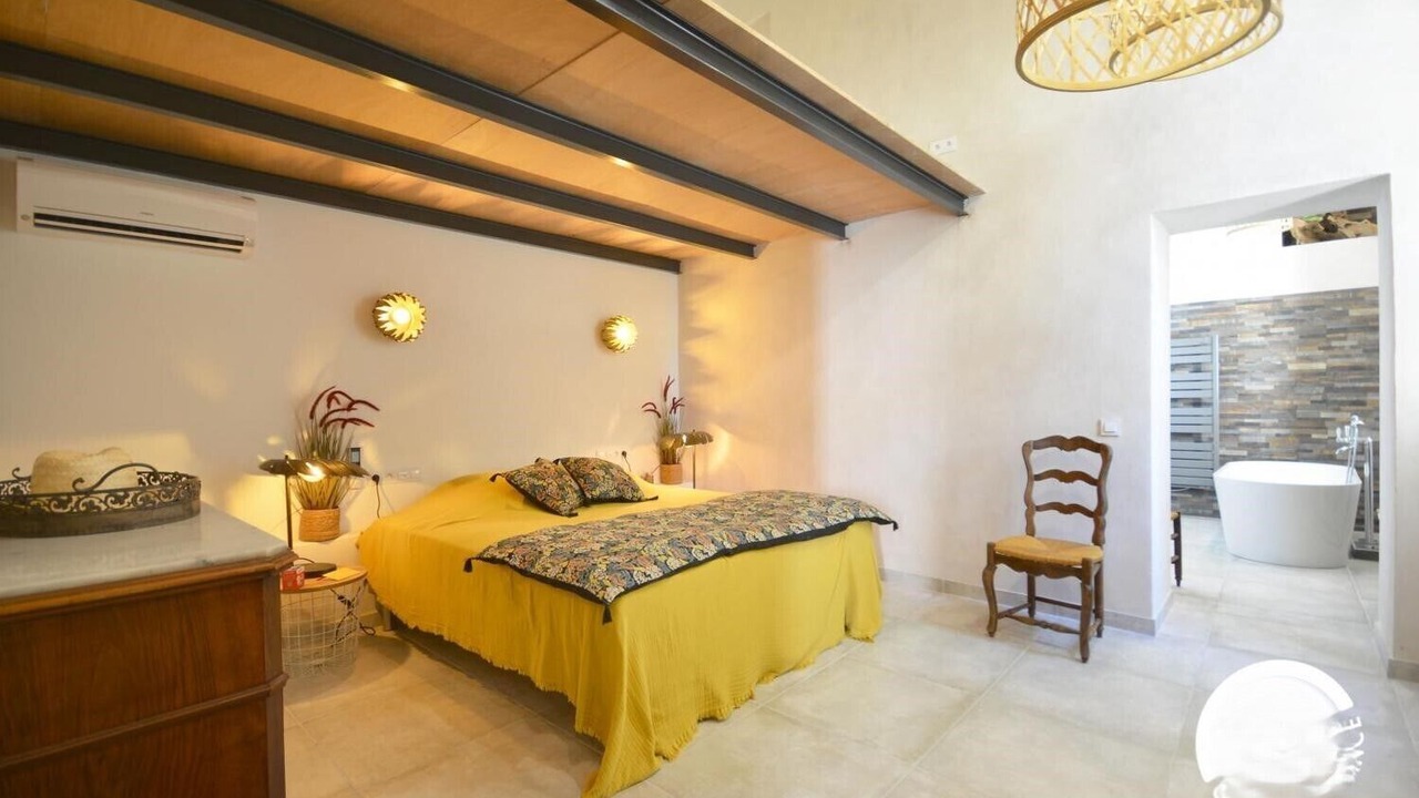 Photo of Bedroom in Loriol-du-Comtat