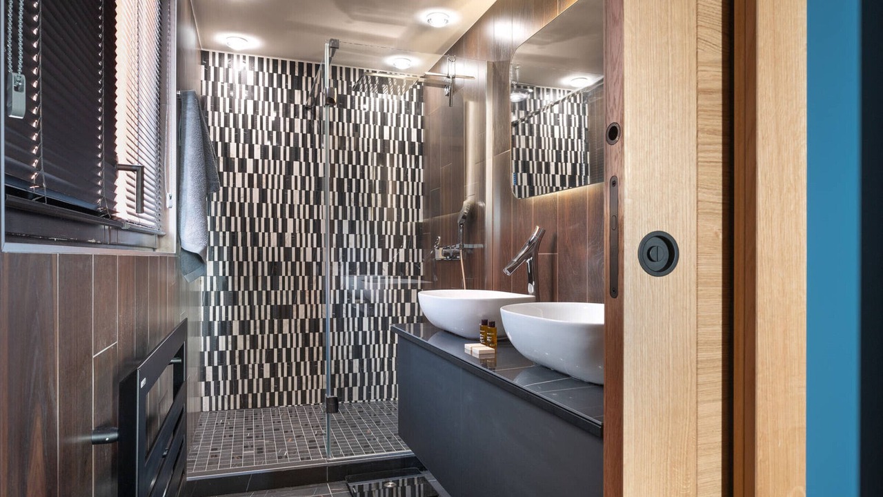 Photo of Bathroom in Arc-1800