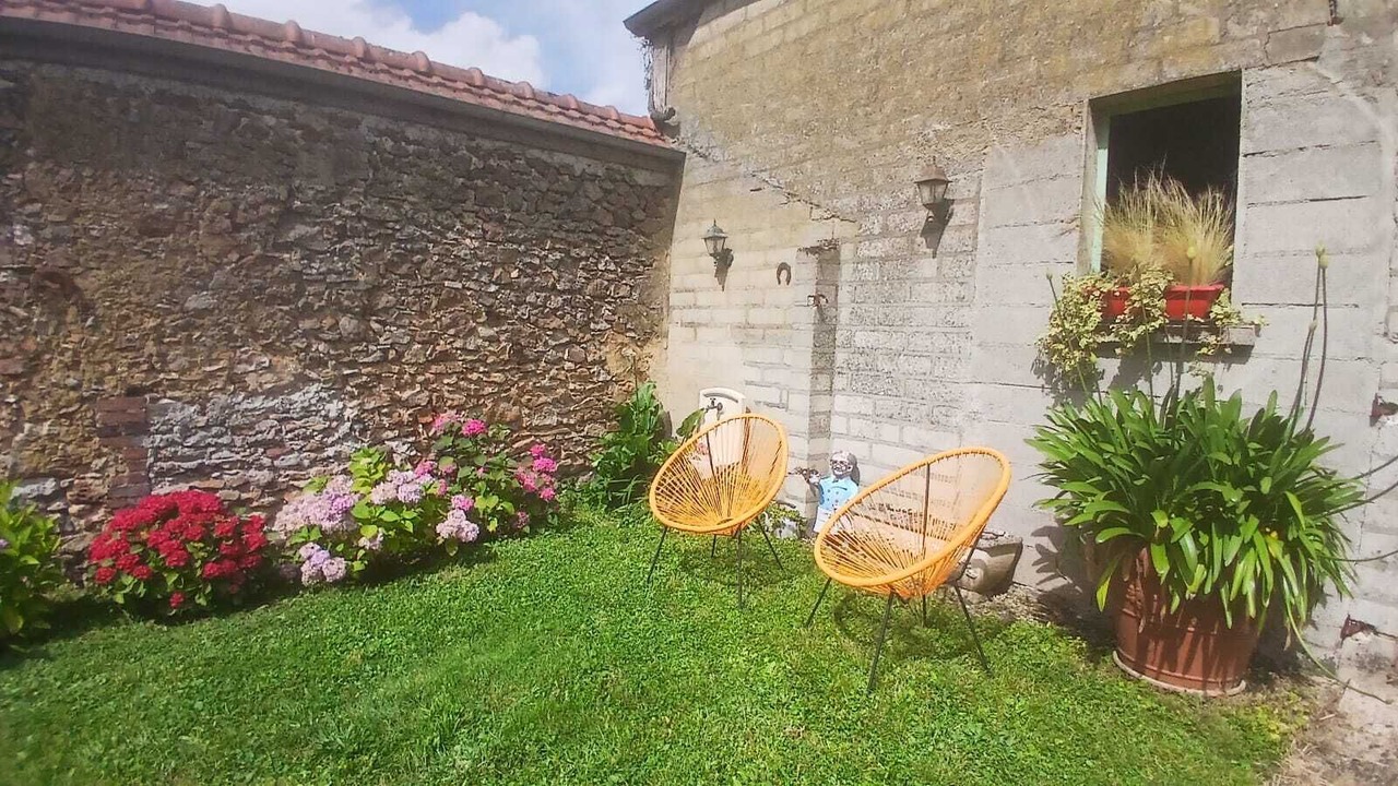 Photo of Patio Balcony in Fontaine-Denis-Nuisy