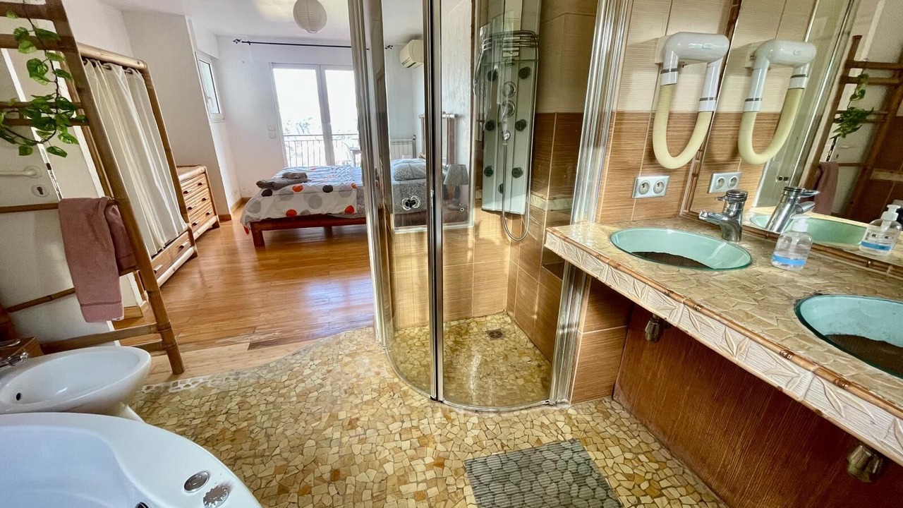 Photo of Bathroom in Saint-Roch