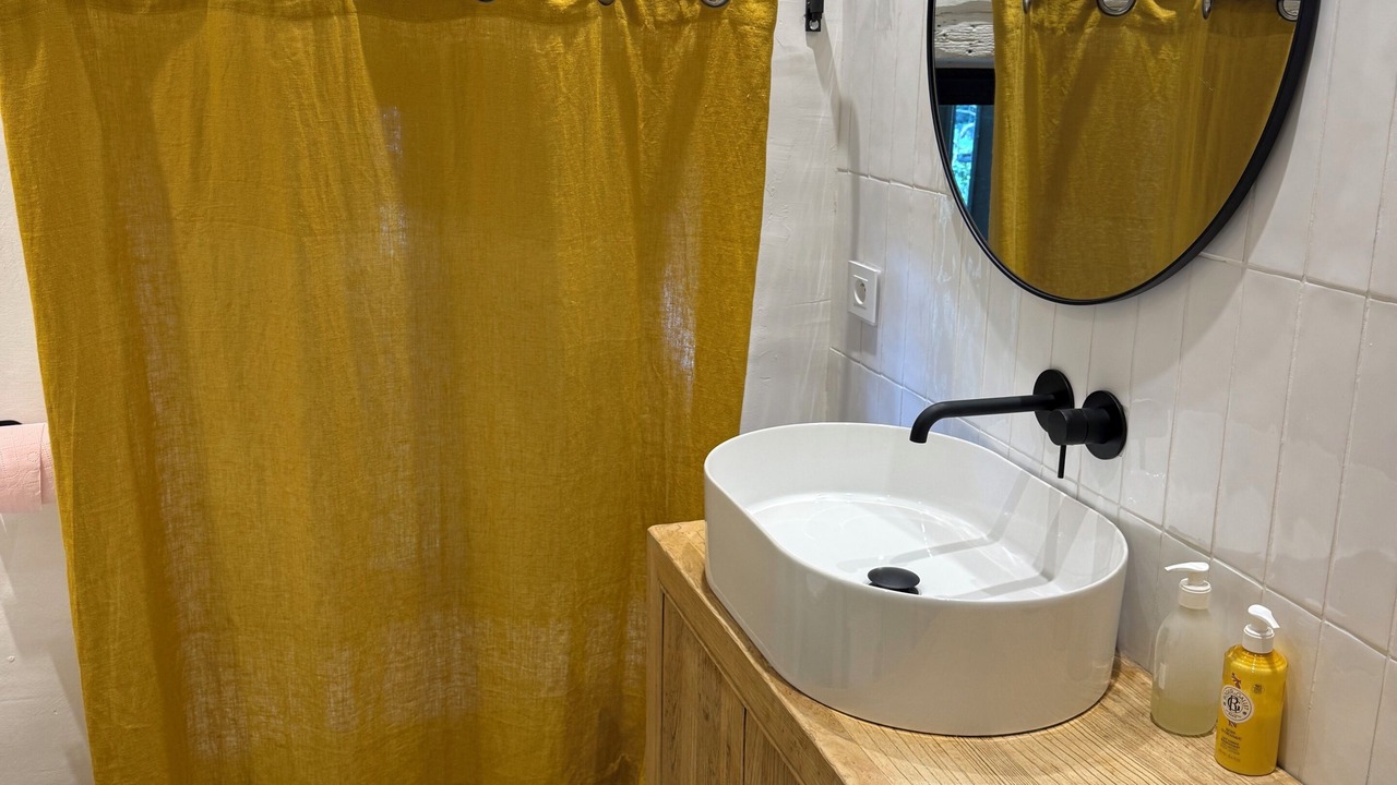 Photo of Bathroom in Collias