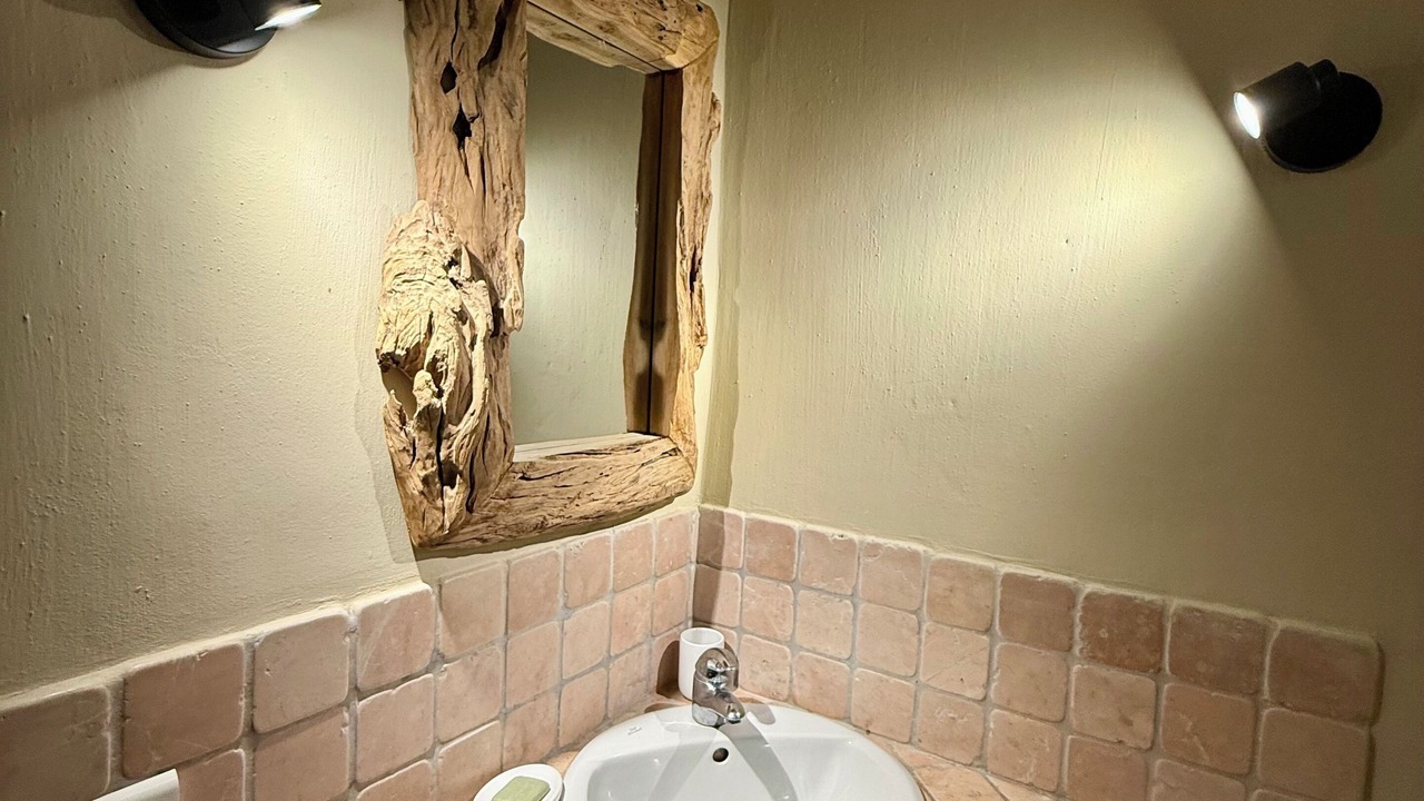 Photo of Bathroom in Collias