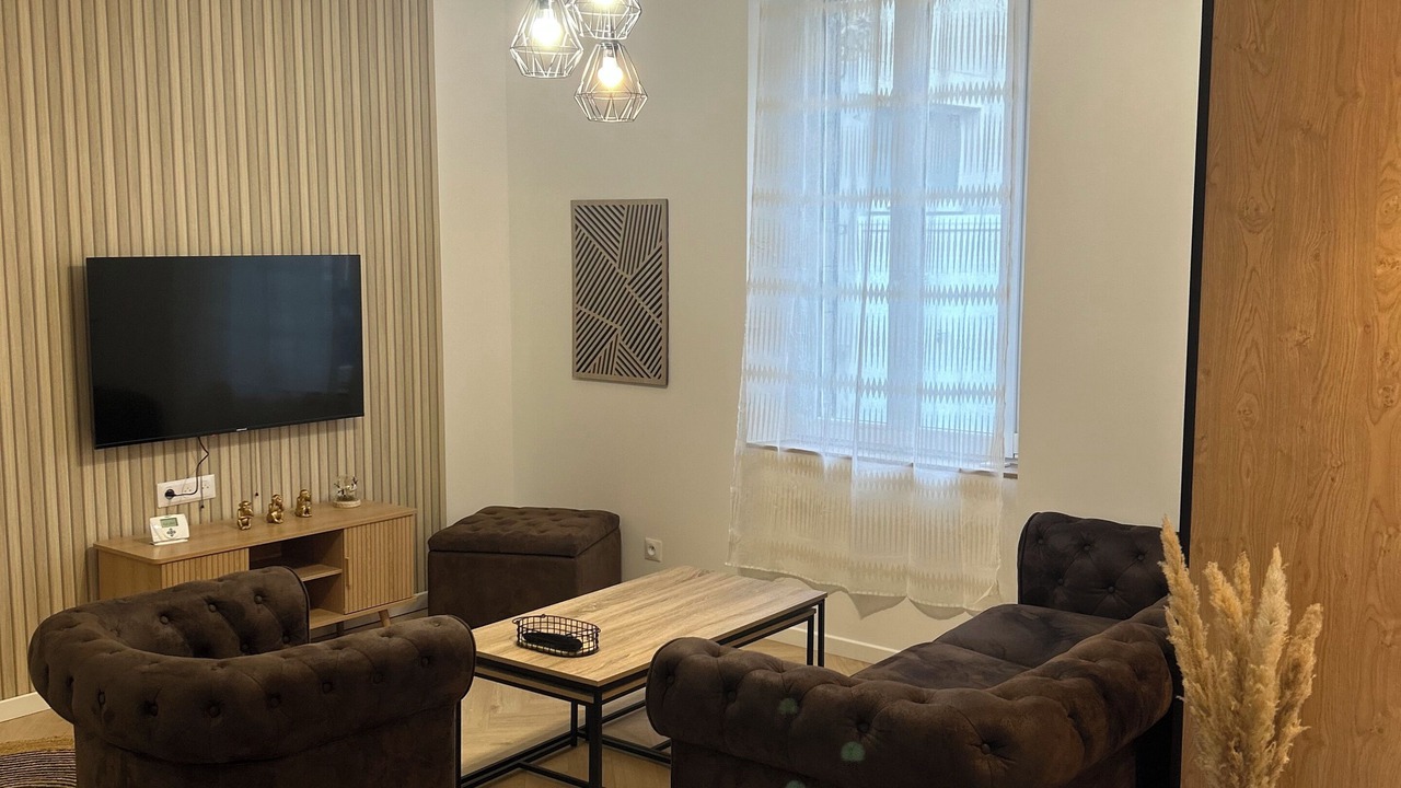 Photo of Livingroom in Magenta