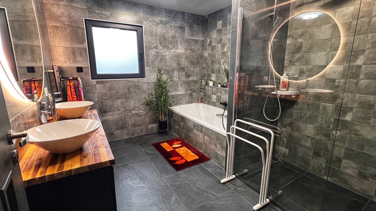 Photo of Bathroom in Maizieres-les-Metz