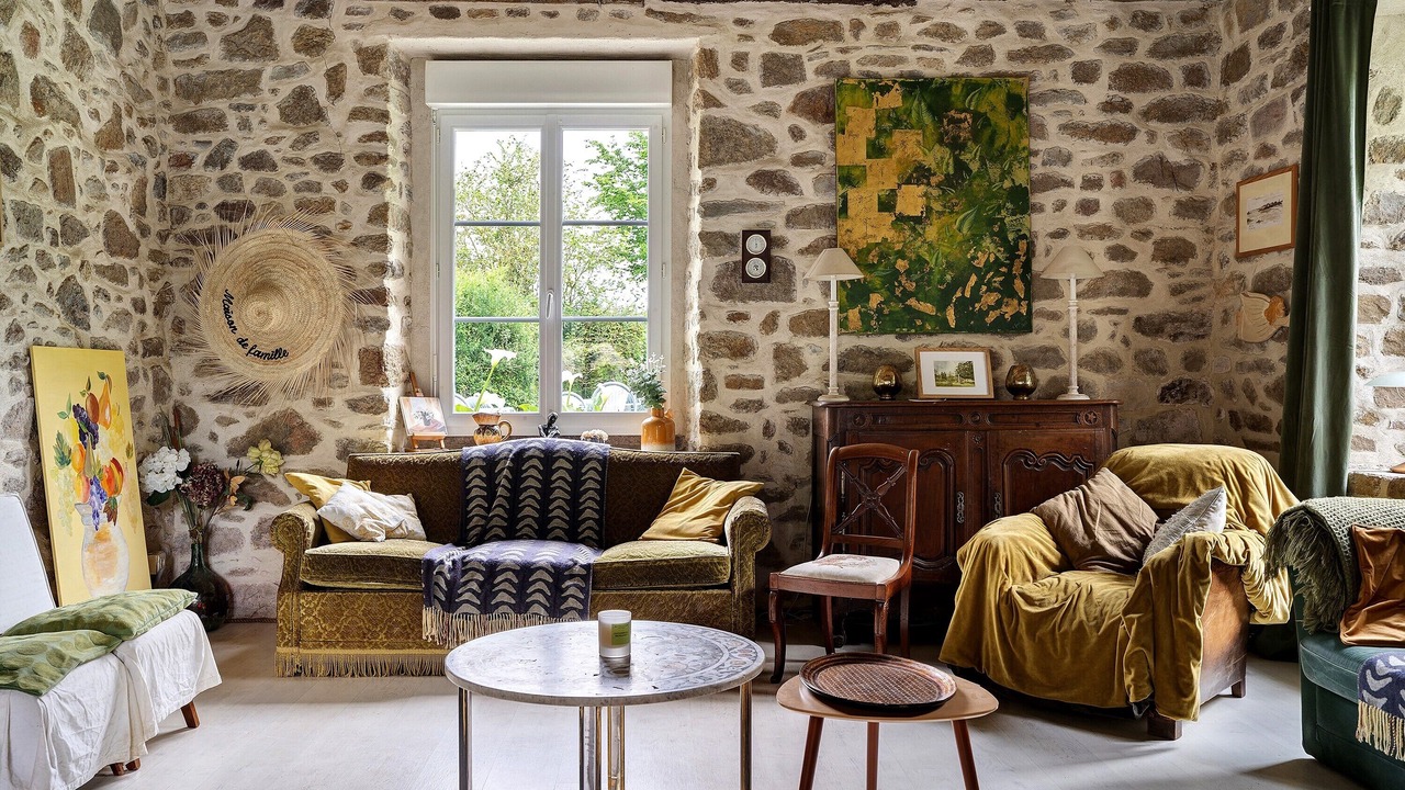 Photo of Livingroom in Saint-Lormel