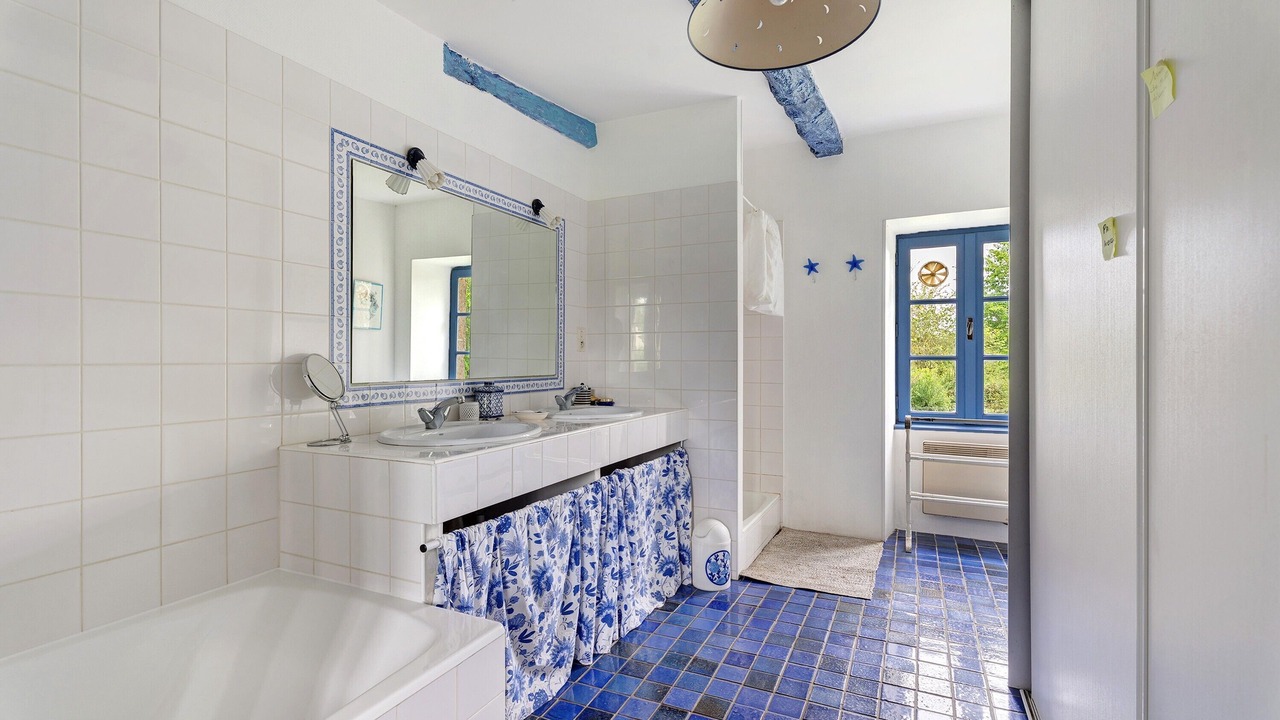 Photo of Bathroom in Saint-Lormel