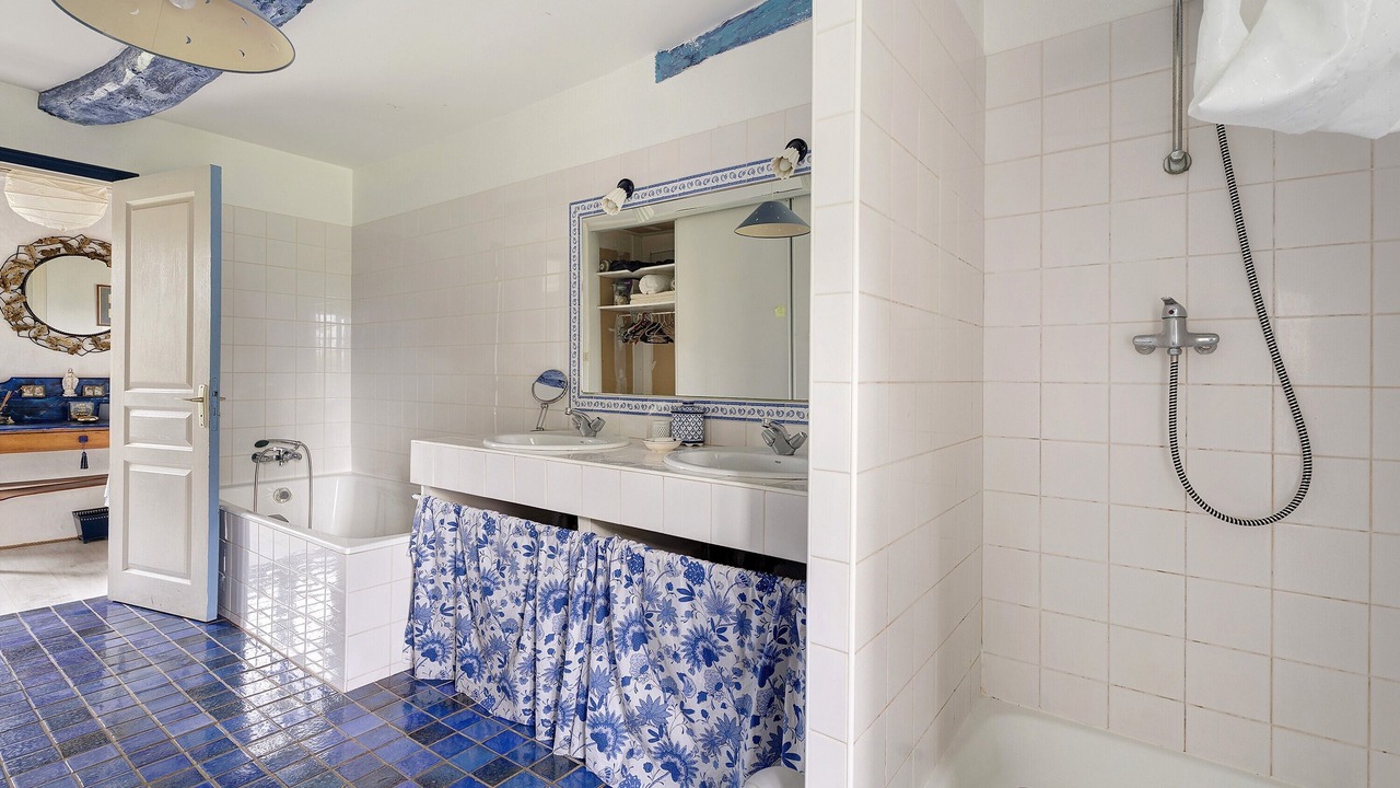 Photo of Bathroom in Saint-Lormel