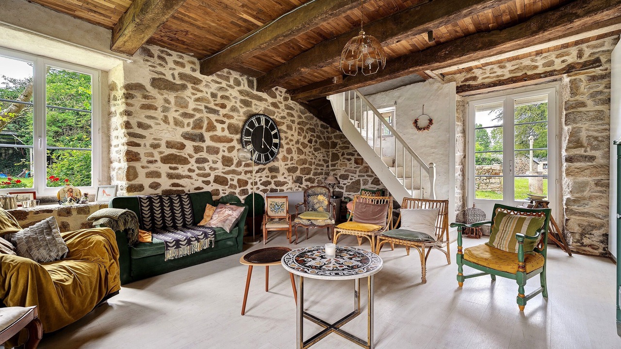 Photo of Livingroom in Saint-Lormel