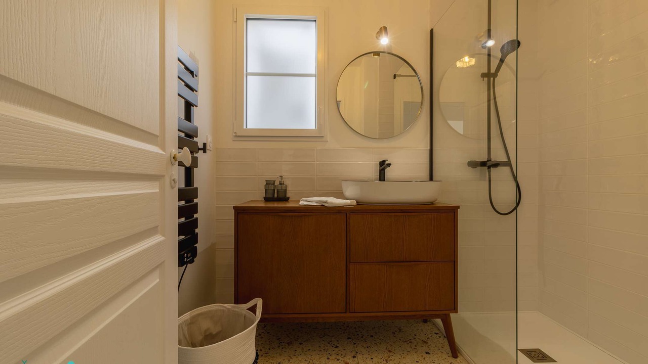 Photo of Bathroom in Plevenon