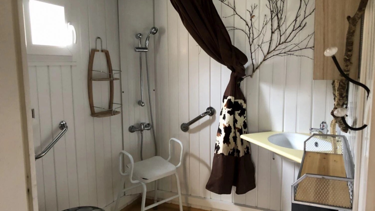 Photo of Bathroom in Roquefeuil