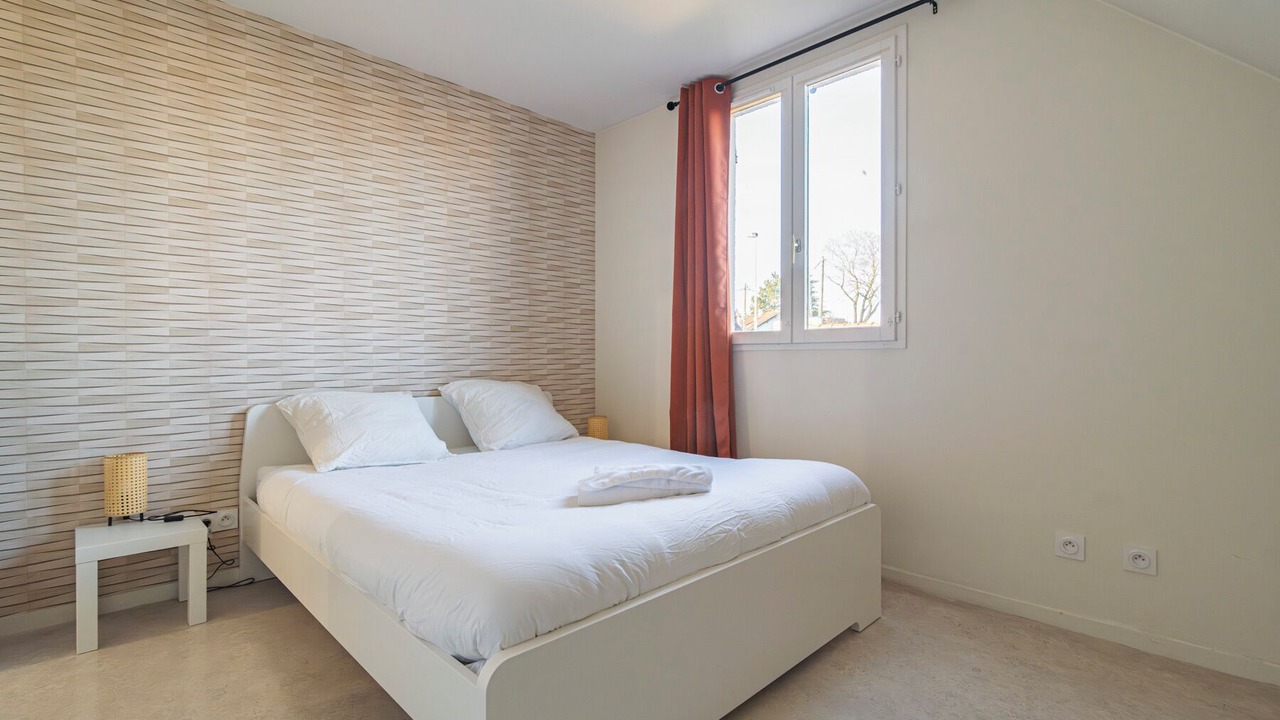 Photo of Bedroom in Cormontreuil