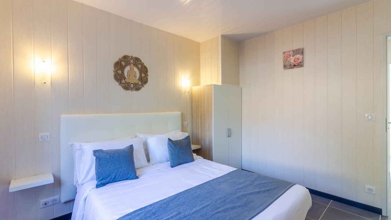 Photo of Bedroom in Thenon