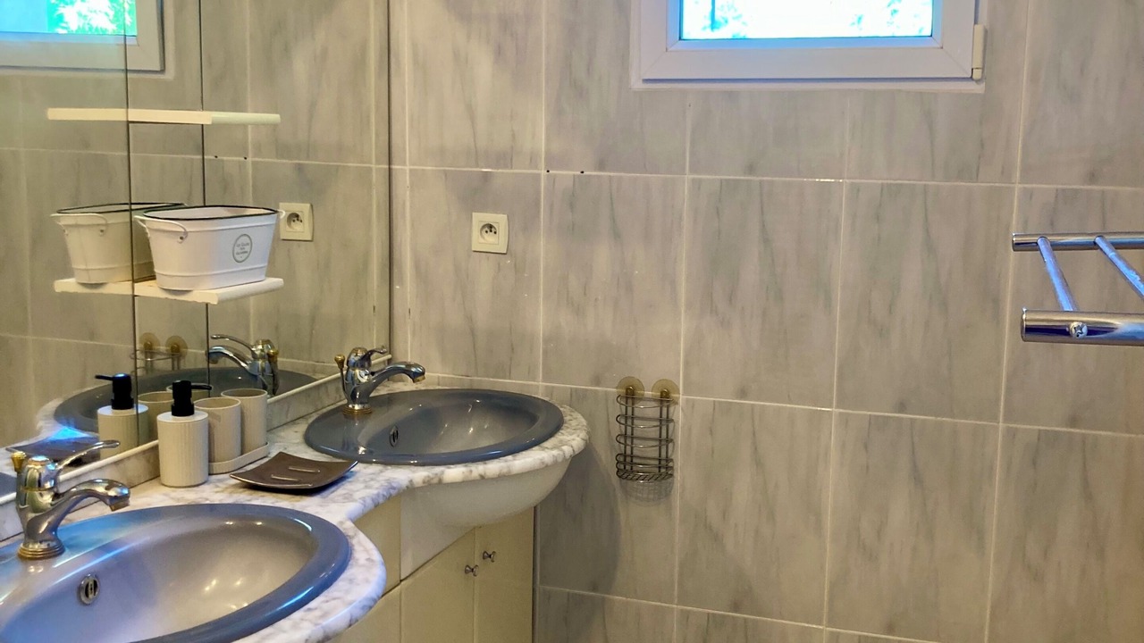 Photo of Bathroom in Aste
