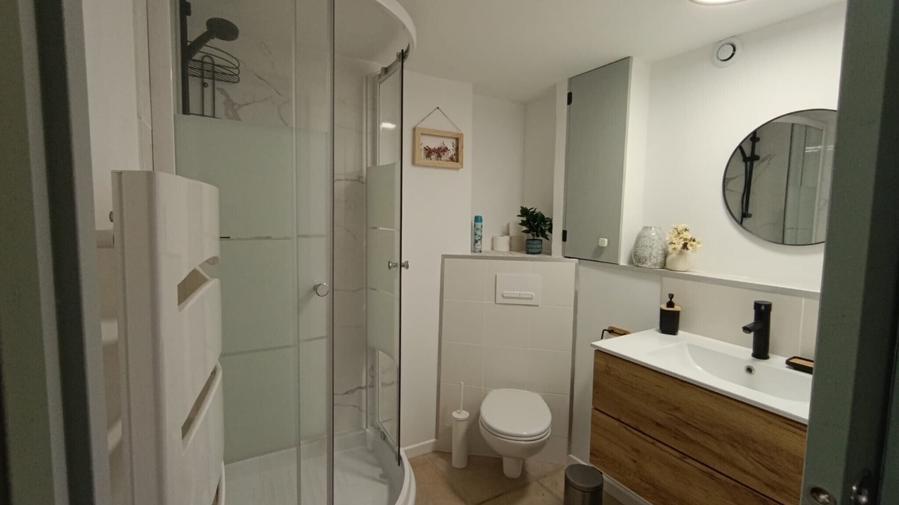 Photo of Bathroom in Landorthe