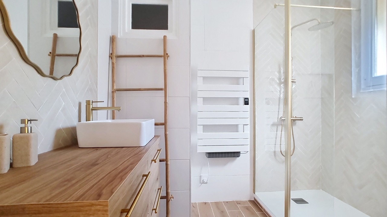 Photo of Bathroom in Real