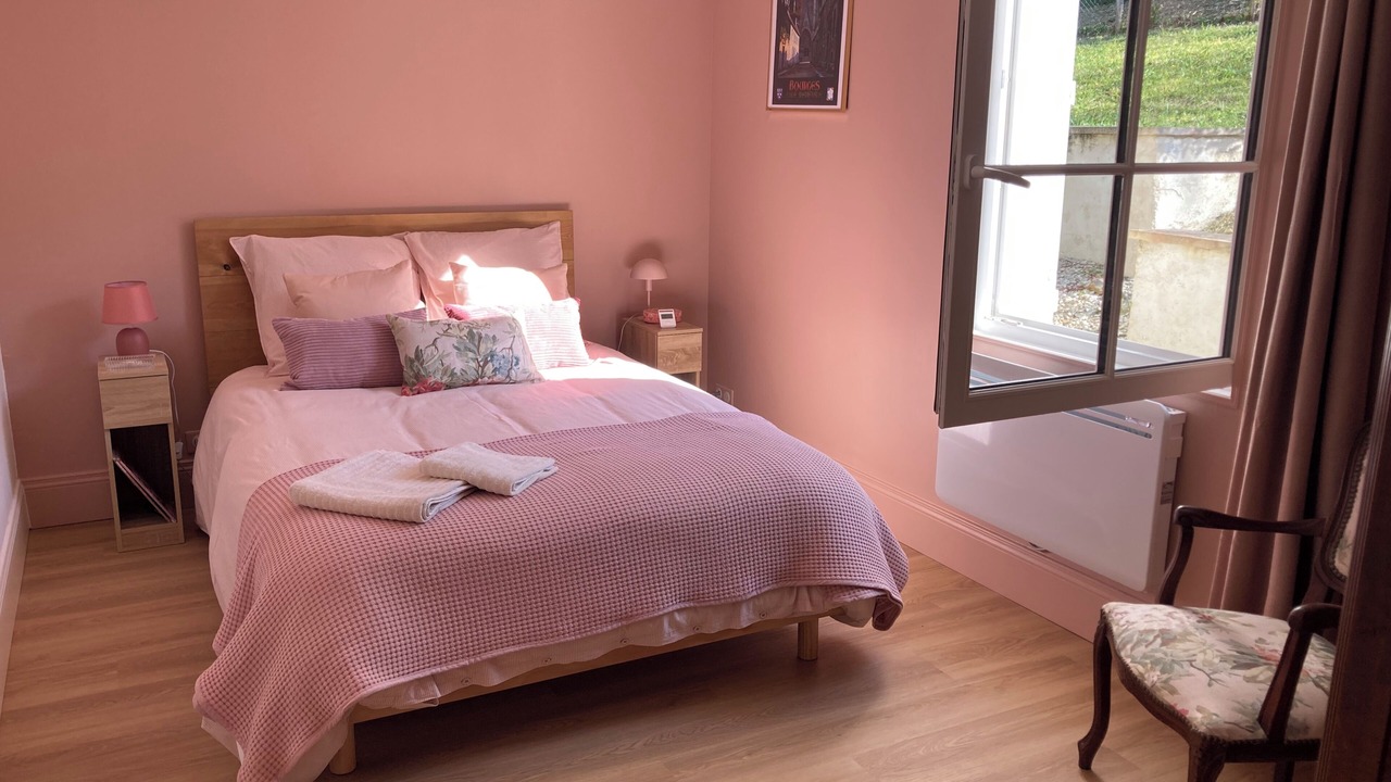 Photo of Bedroom in Neuvy-Sautour