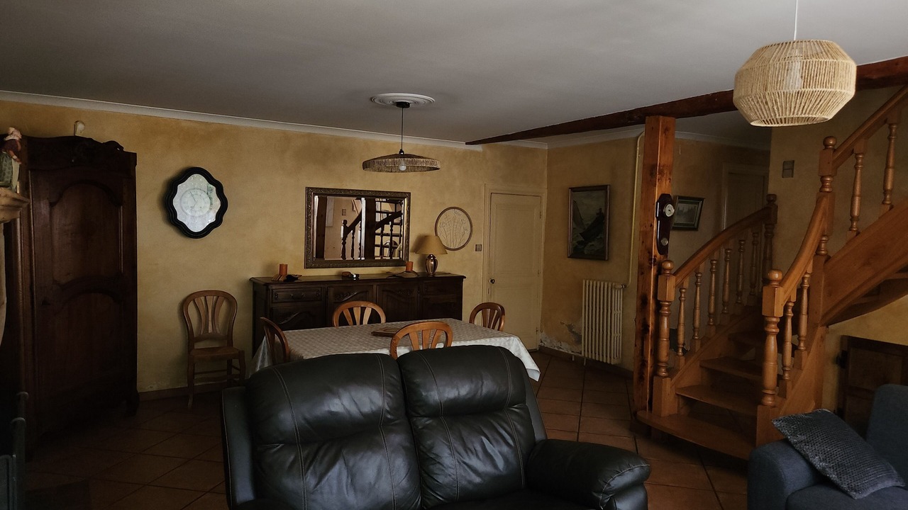 Photo of Livingroom in Charly
