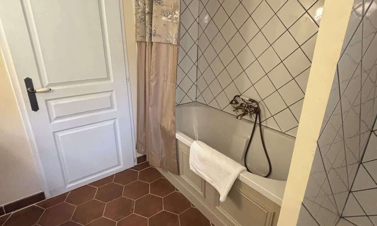 Photo of Bathroom in Villeny