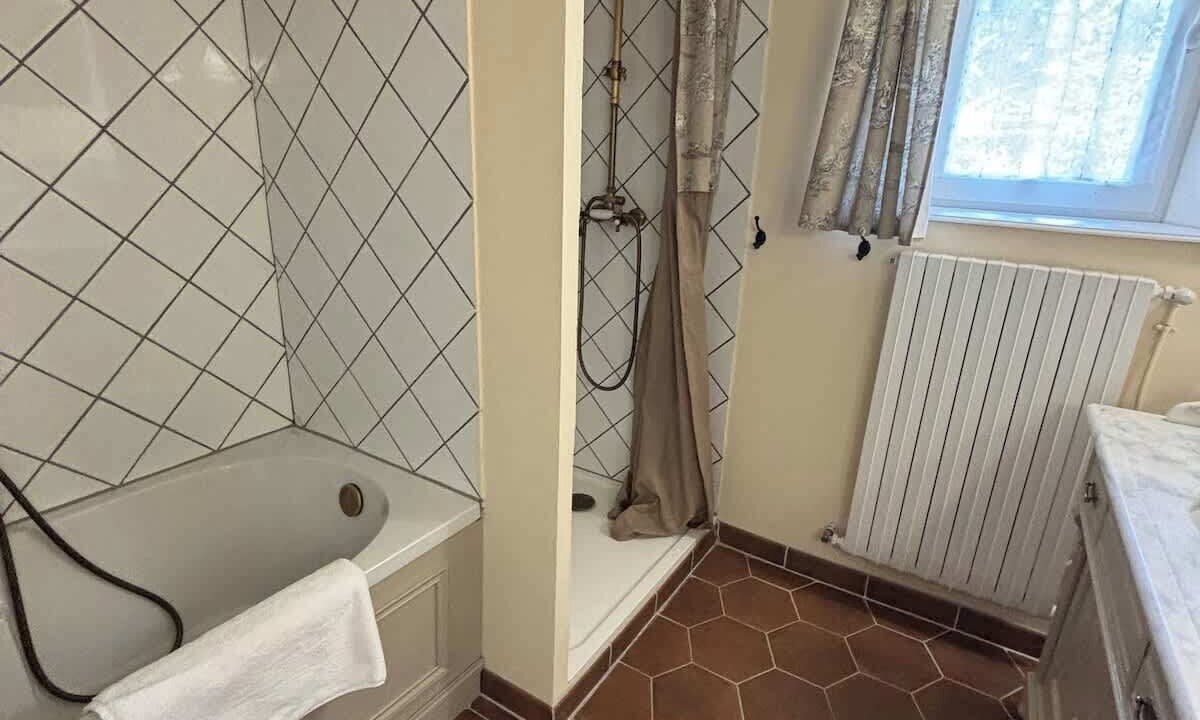 Photo of Bathroom in Villeny