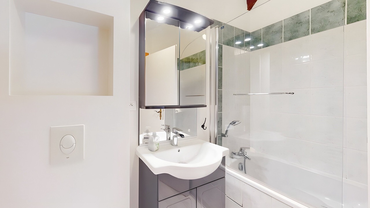 Photo of Bathroom in Taintrux