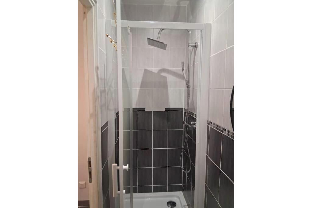 Photo of Bathroom in Romilly-sur-Seine