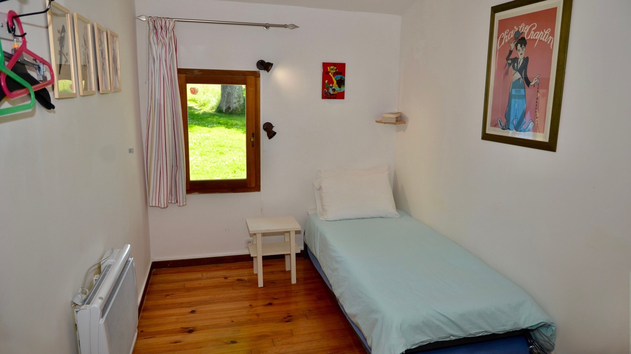 Photo of Bedroom in Demu