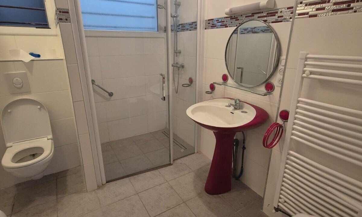 Photo of Bathroom in Caupenne