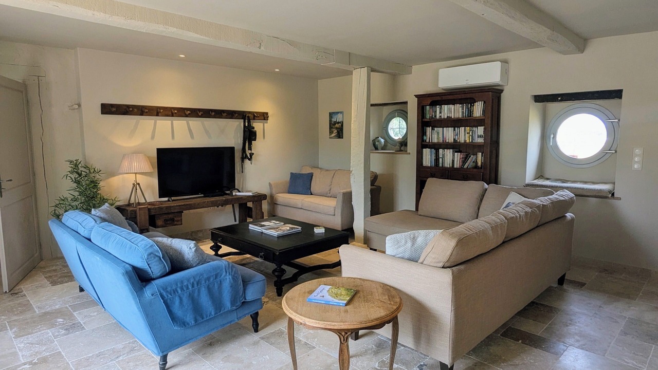 Photo of Livingroom in Castelnau-Riviere-Basse