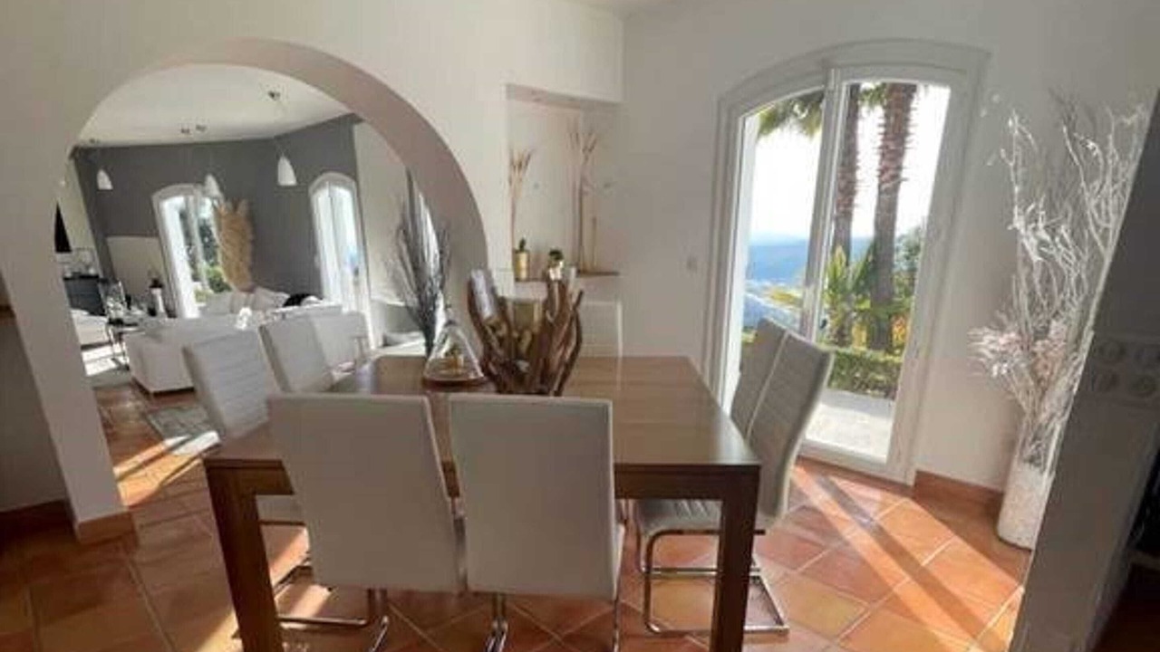 Photo of Livingroom in Aspremont
