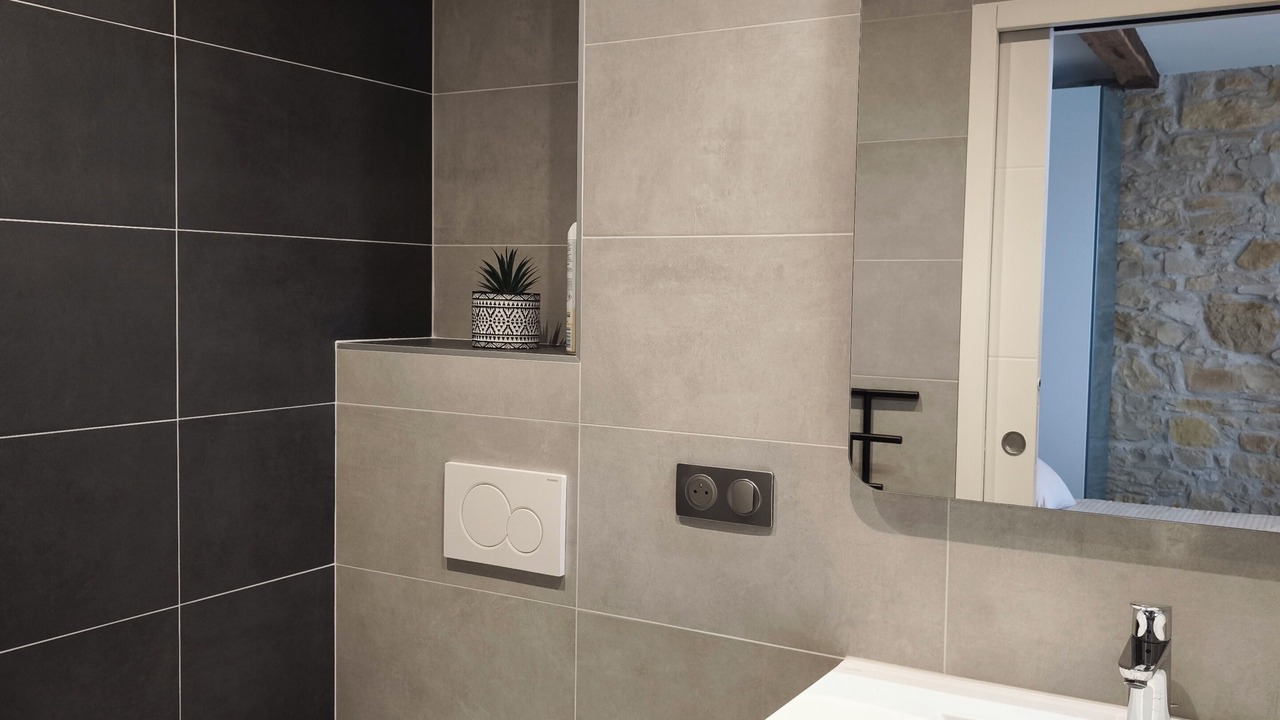 Photo of Bathroom in Larcan