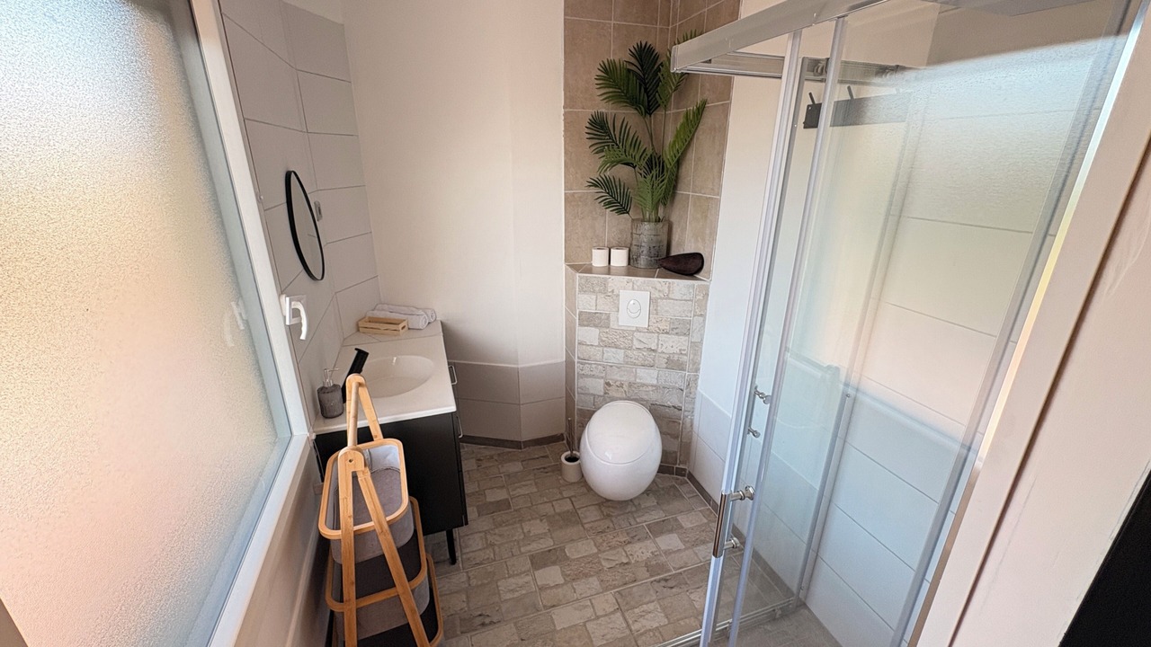 Photo of Bathroom in Ambares-et-Lagrave