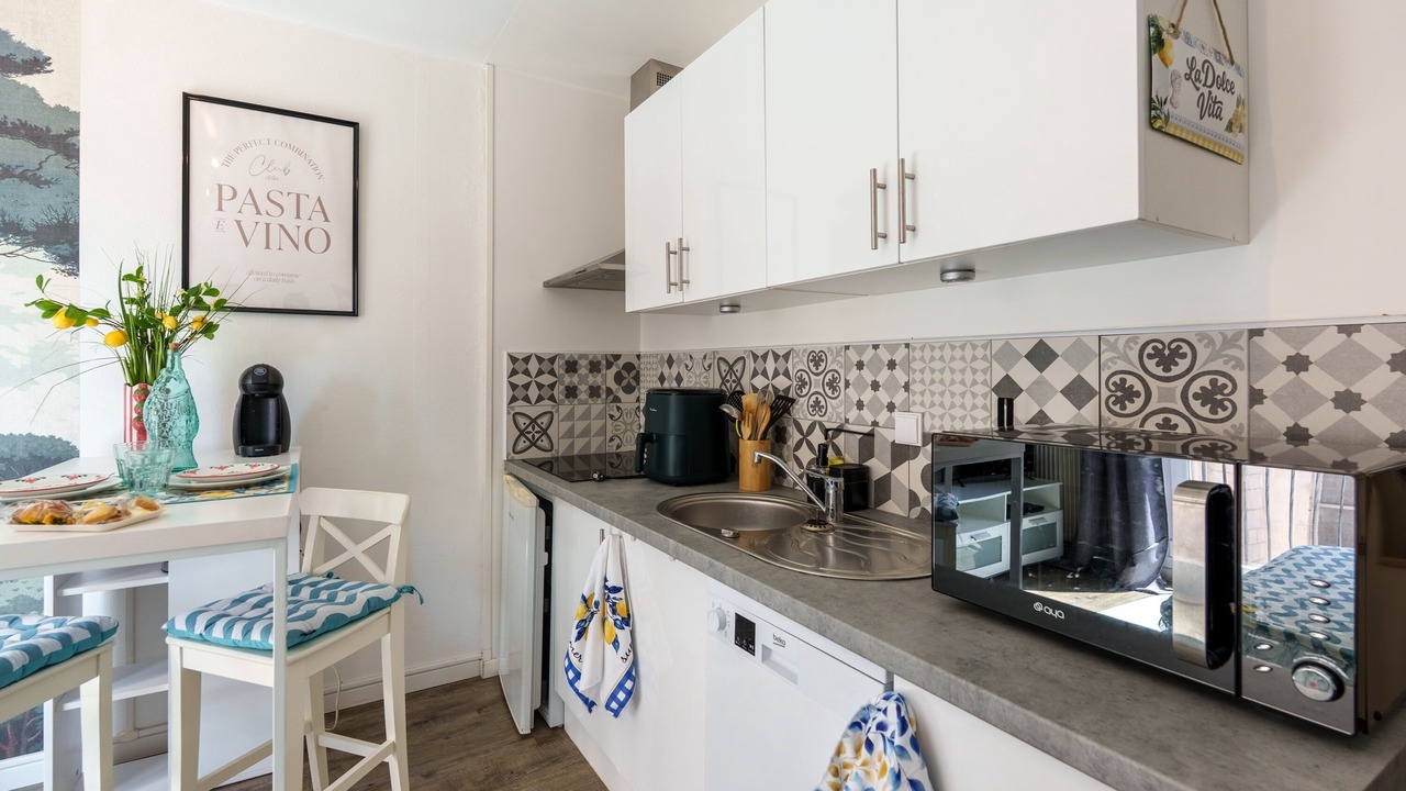 Photo of Kitchen in Saint Nicolas - Charles III - Ville vieille - Trois Maisons - Leopold