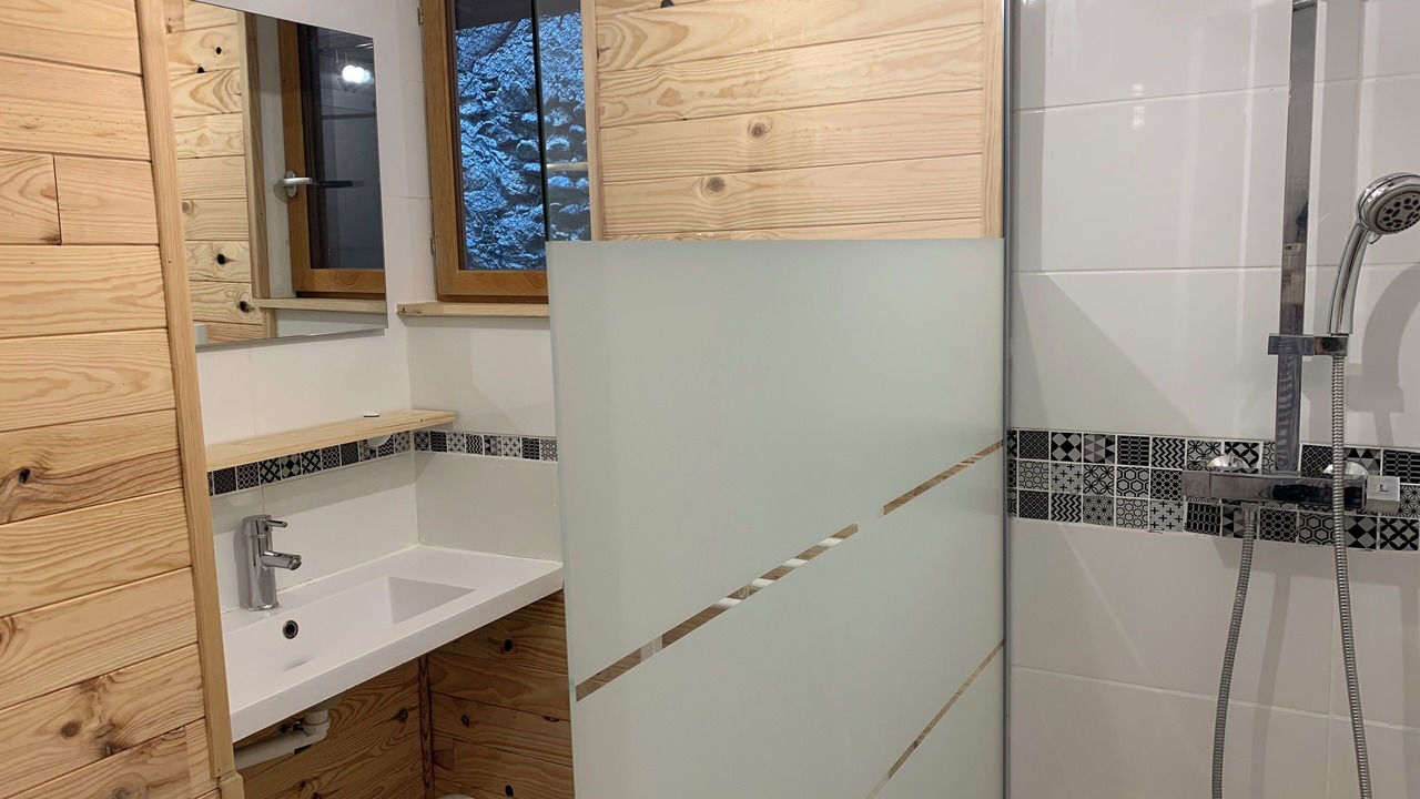 Photo of Bathroom in Heches