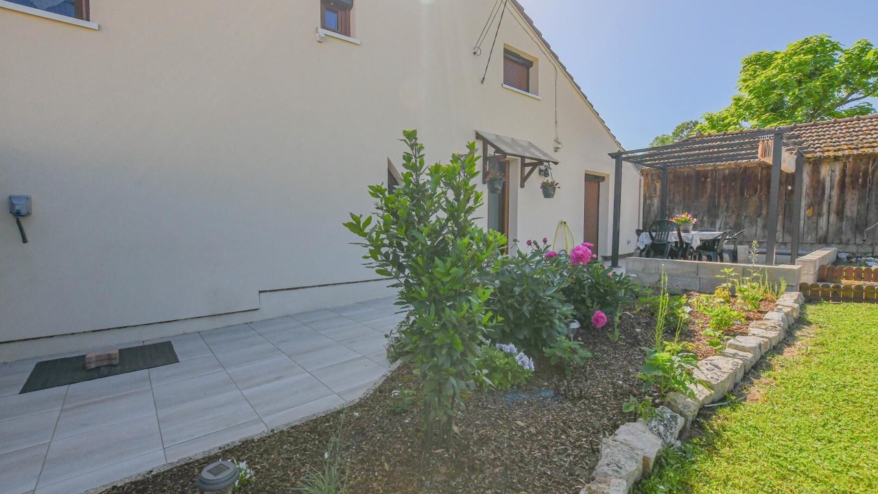 Photo of Patio Balcony in La Loge-aux-Chevres