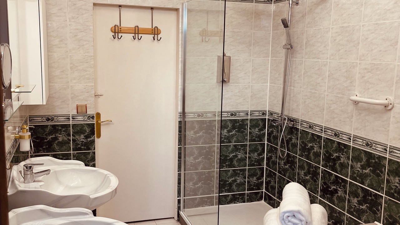 Photo of Bathroom in Gastins