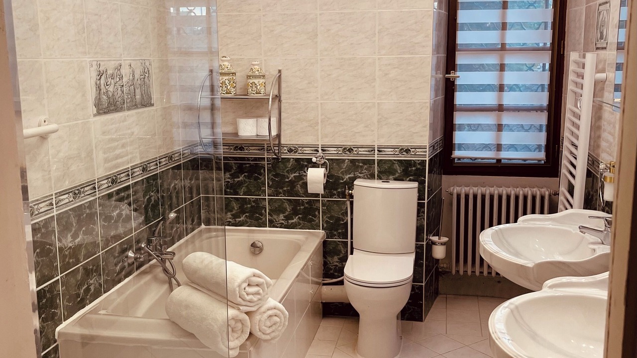Photo of Bathroom in Gastins