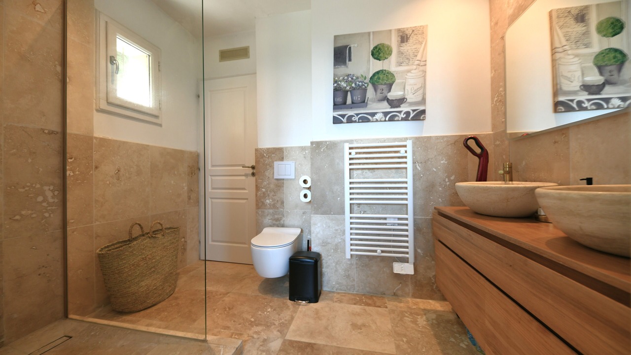 Photo of Bathroom in Serviers-et-Labaume