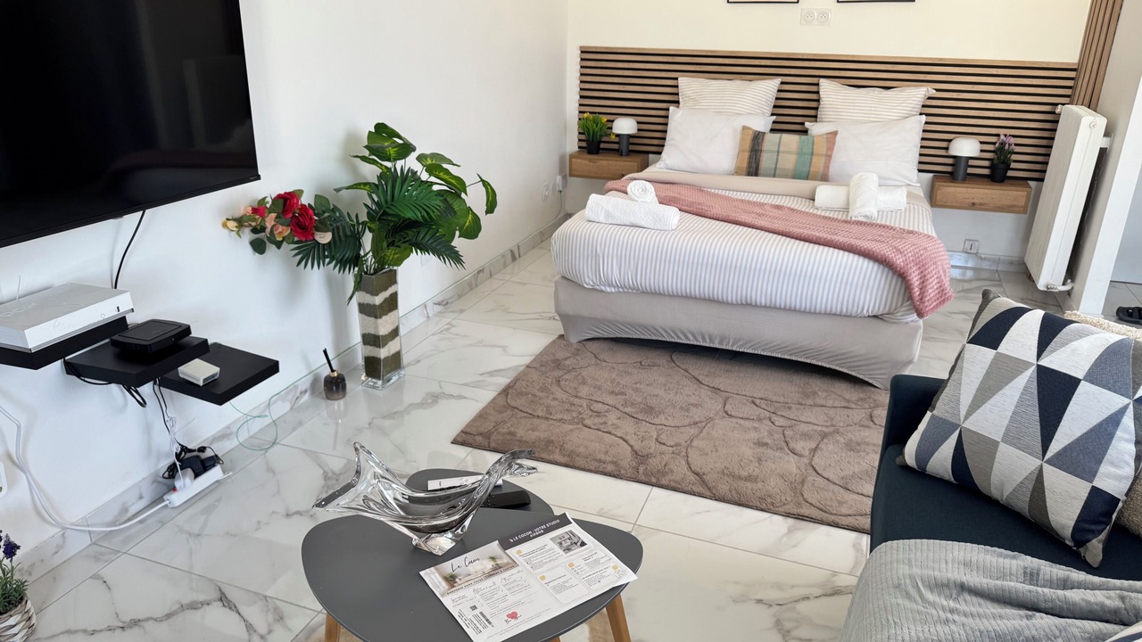 Photo of Bedroom in Troyes