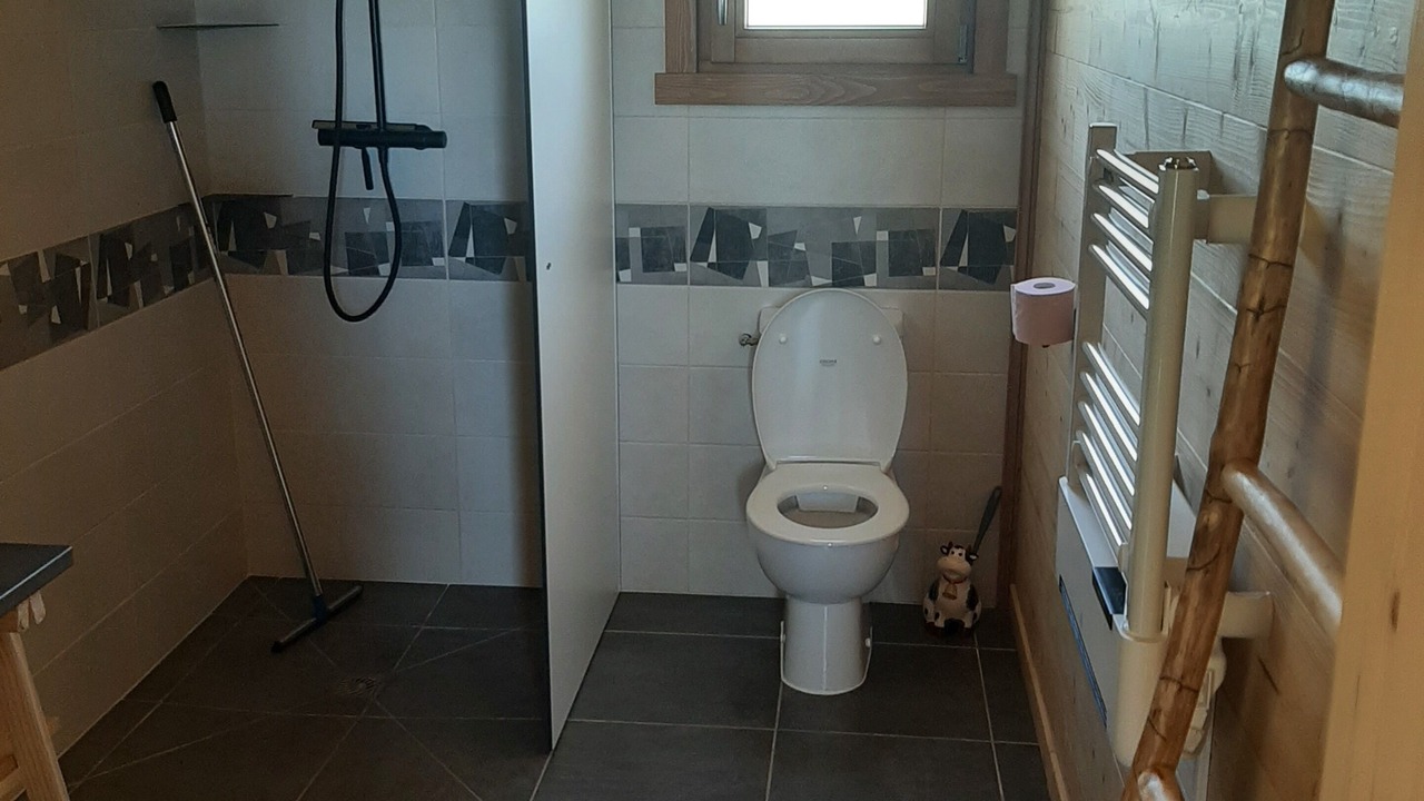 Photo of Bathroom in Belmont-Luthezieu