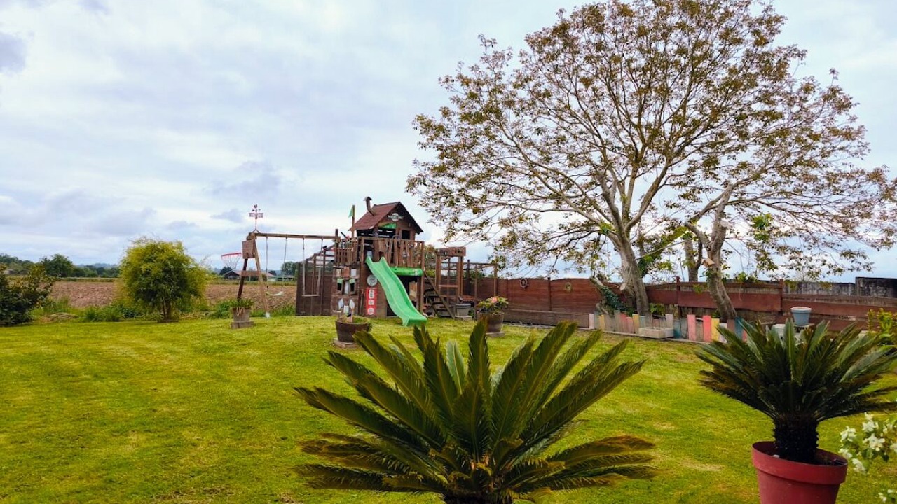 Photo of Others in Uzan