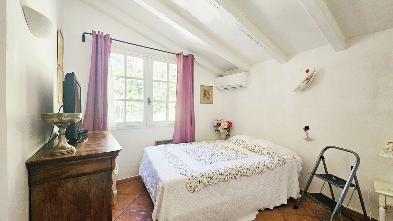 Photo of Bedroom in Montferrat
