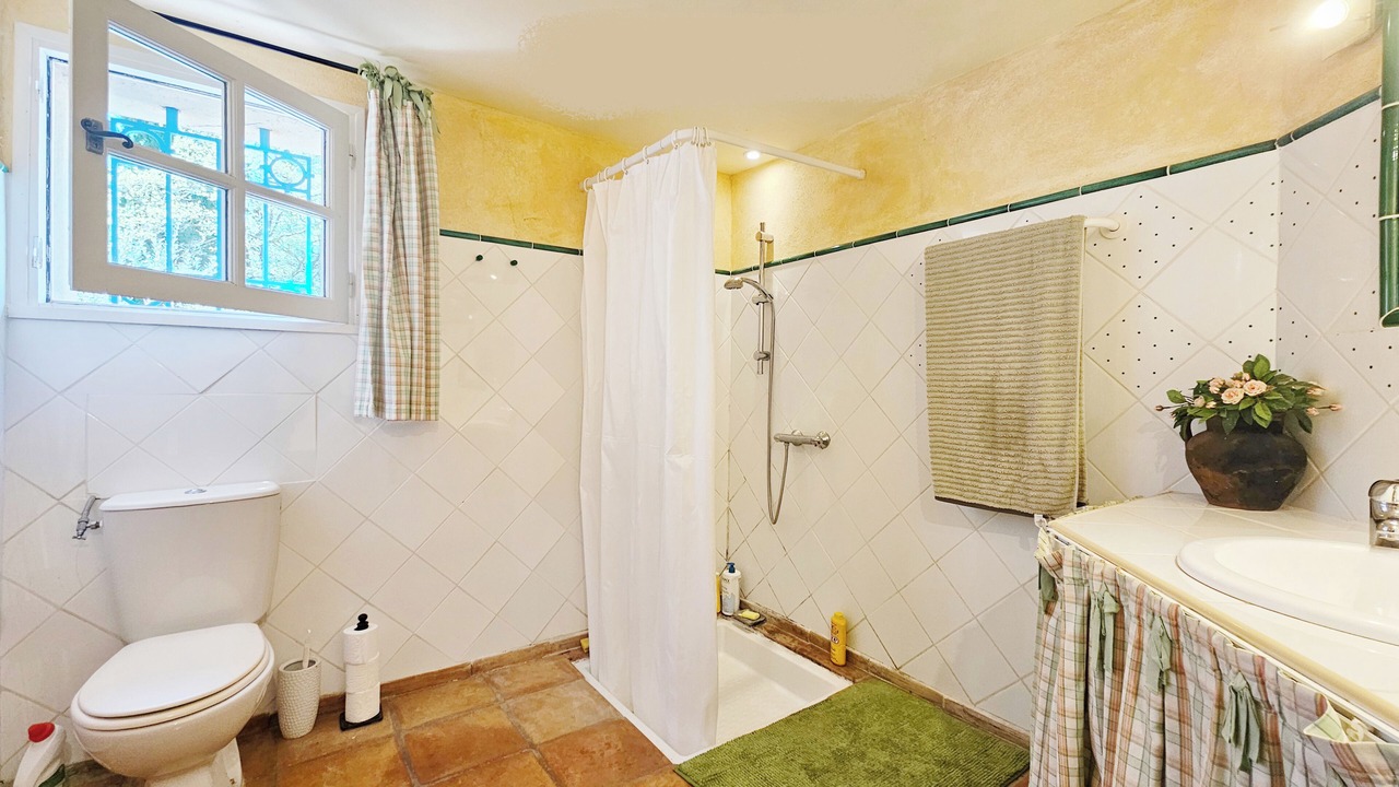 Photo of Bathroom in Montferrat