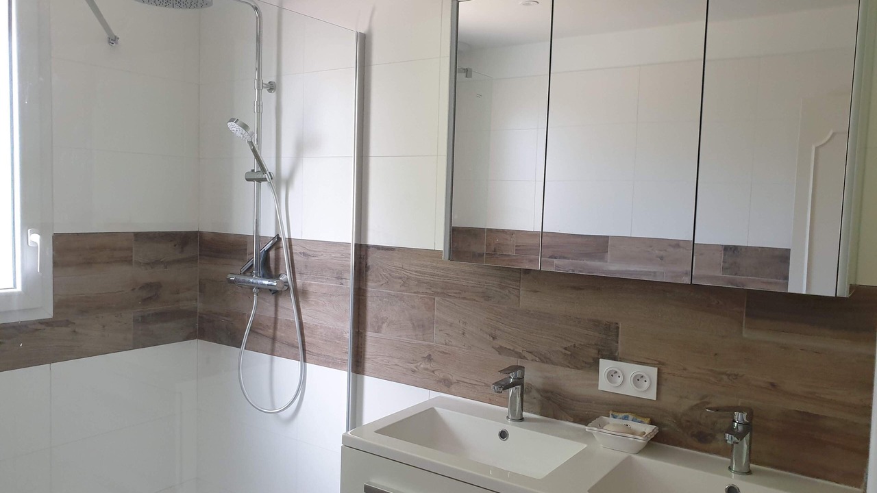 Photo of Bathroom in Tredrez-Locquemeau