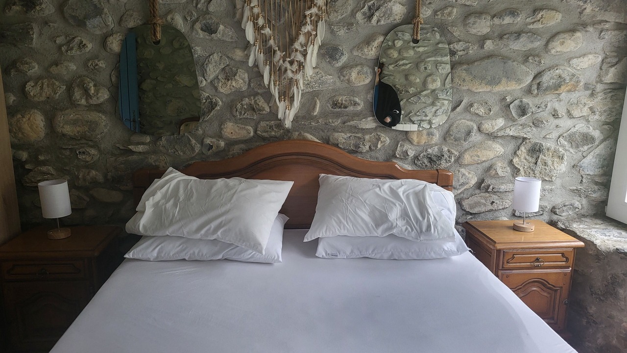 Photo of Bedroom in Louvie Juzon