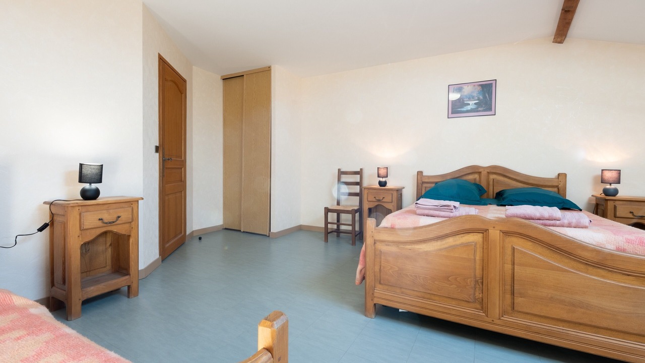 Photo of Bedroom in Isches