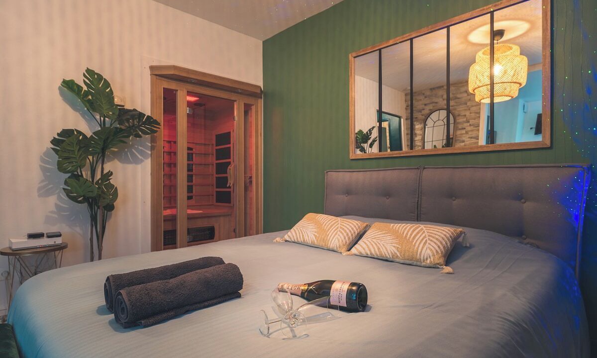 Photo of Bedroom in Republique