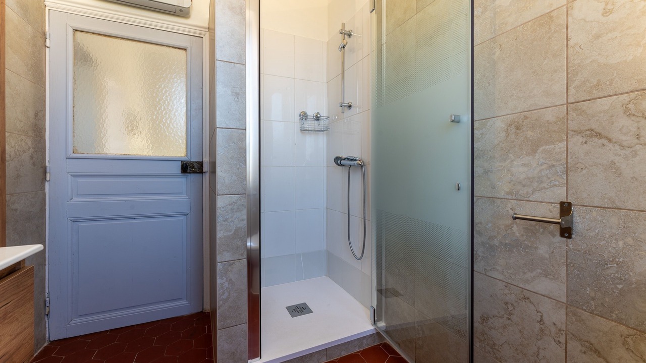 Photo of Bathroom in Saint-Laurent-La-Vernede